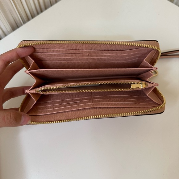 Coach Shell Pink Clutch/Wristlet - Picture 3 of 6